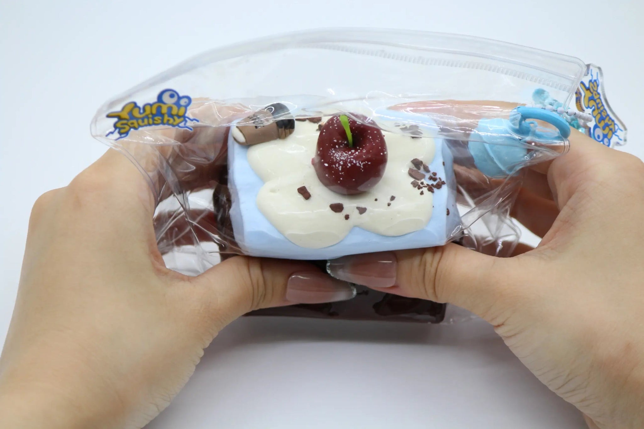 Cherry Sea Salt Brownie - squishy - Yumi Squishy