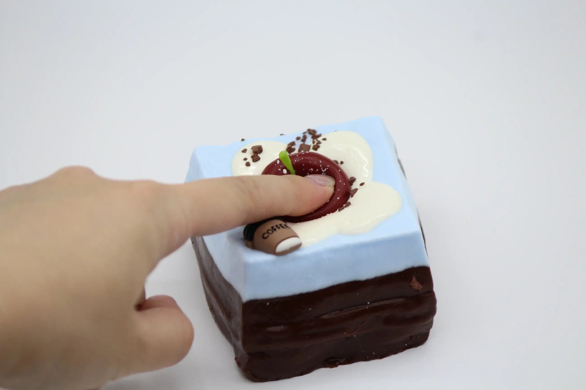 Cherry Sea Salt Brownie - squishy - Yumi Squishy