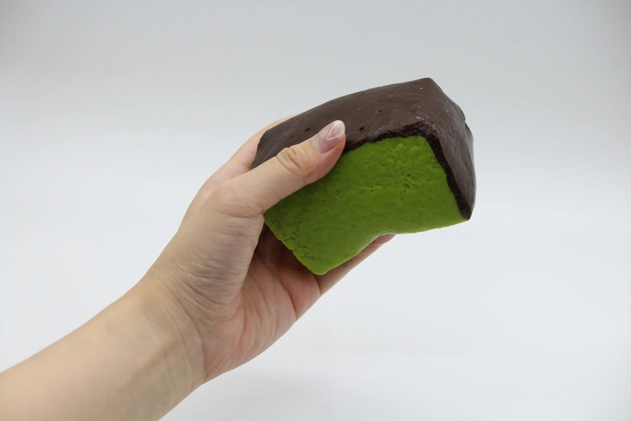 Choco Matcha Sponge Cake - squishy - Yumi Squishy