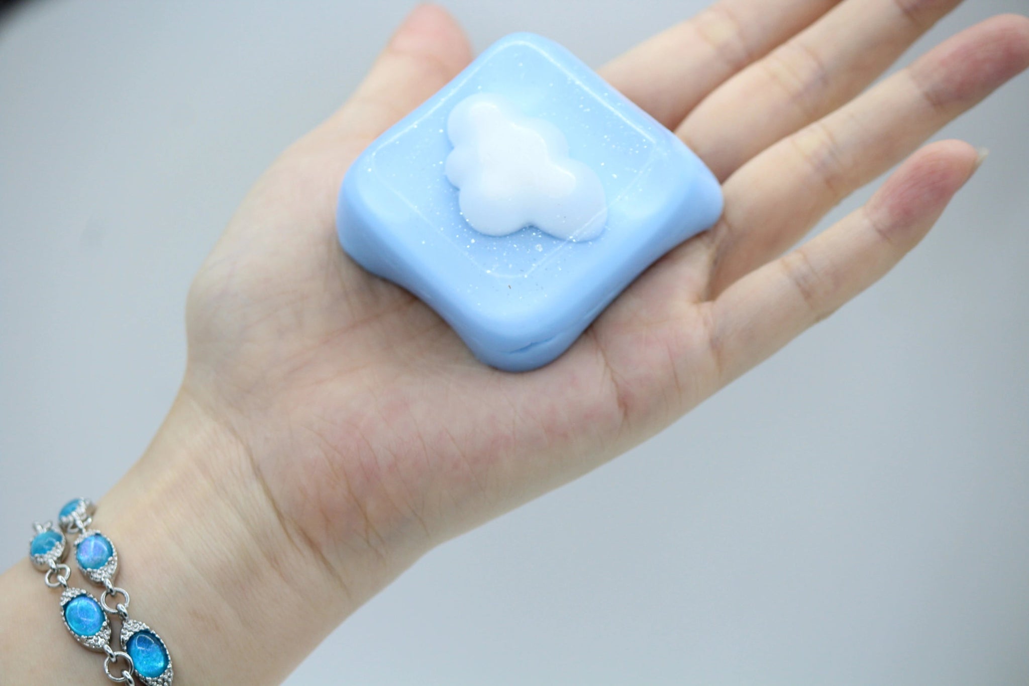 Fluffy Sky Puff - squishy - Yumi Squishy