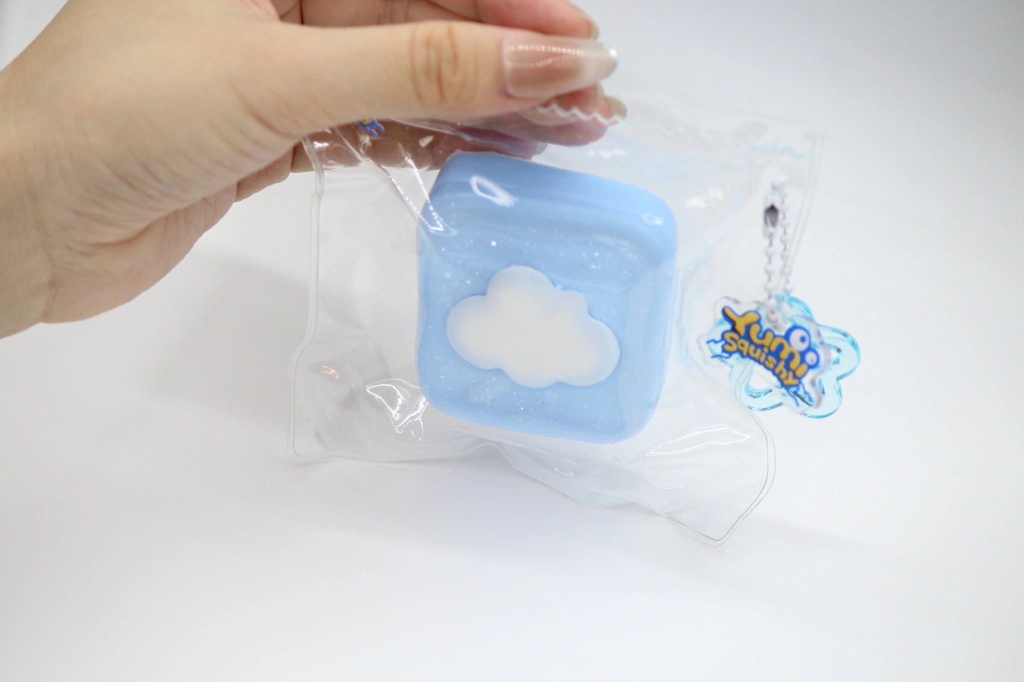 Fluffy Sky Puff - squishy - Yumi Squishy