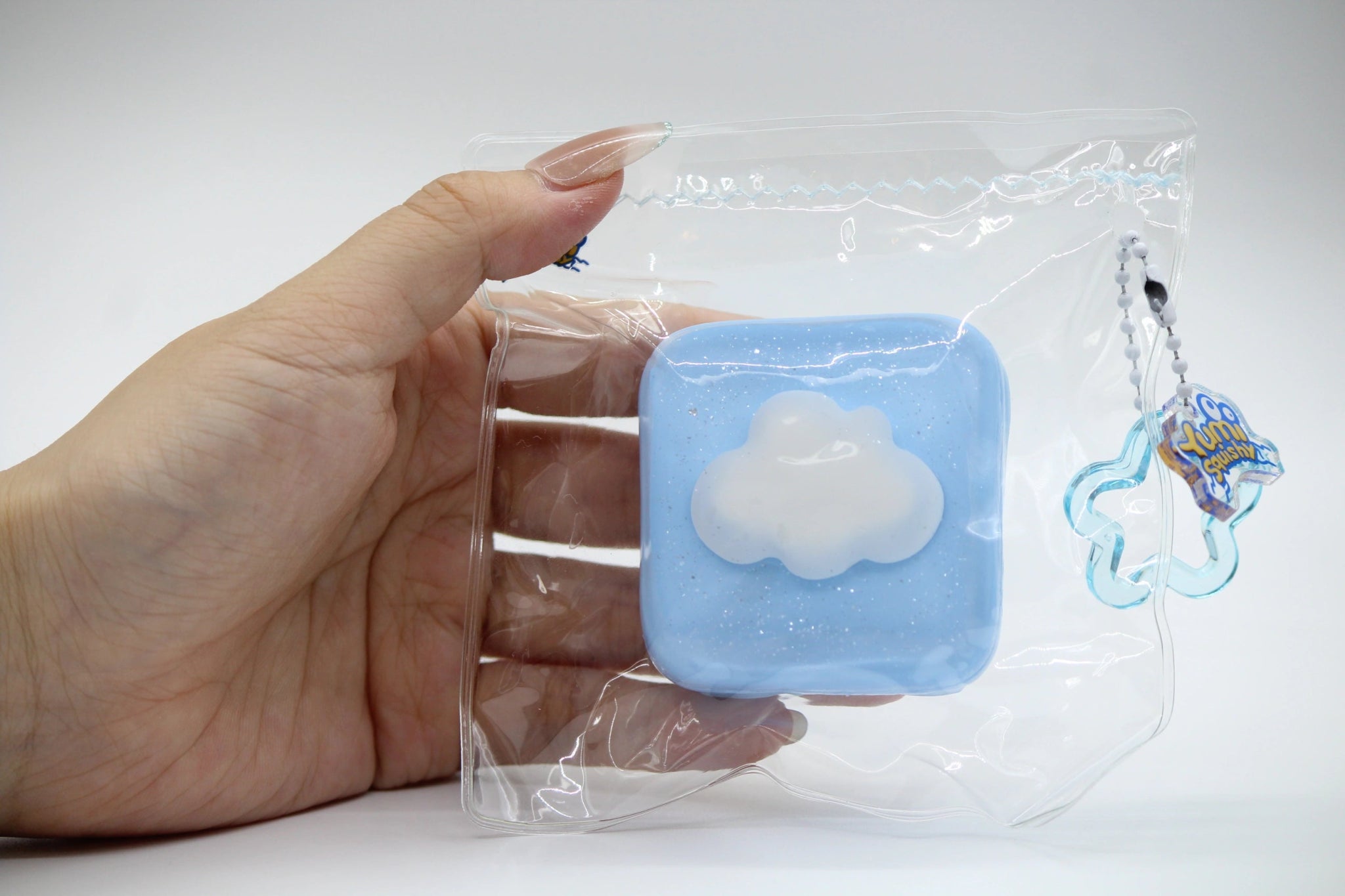 Fluffy Sky Puff - squishy - Yumi Squishy