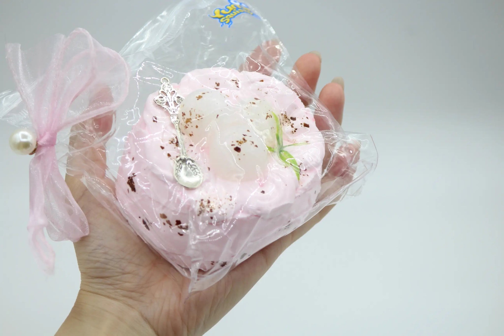 Rose Cream Round Cake - squishy - Yumi Squishy