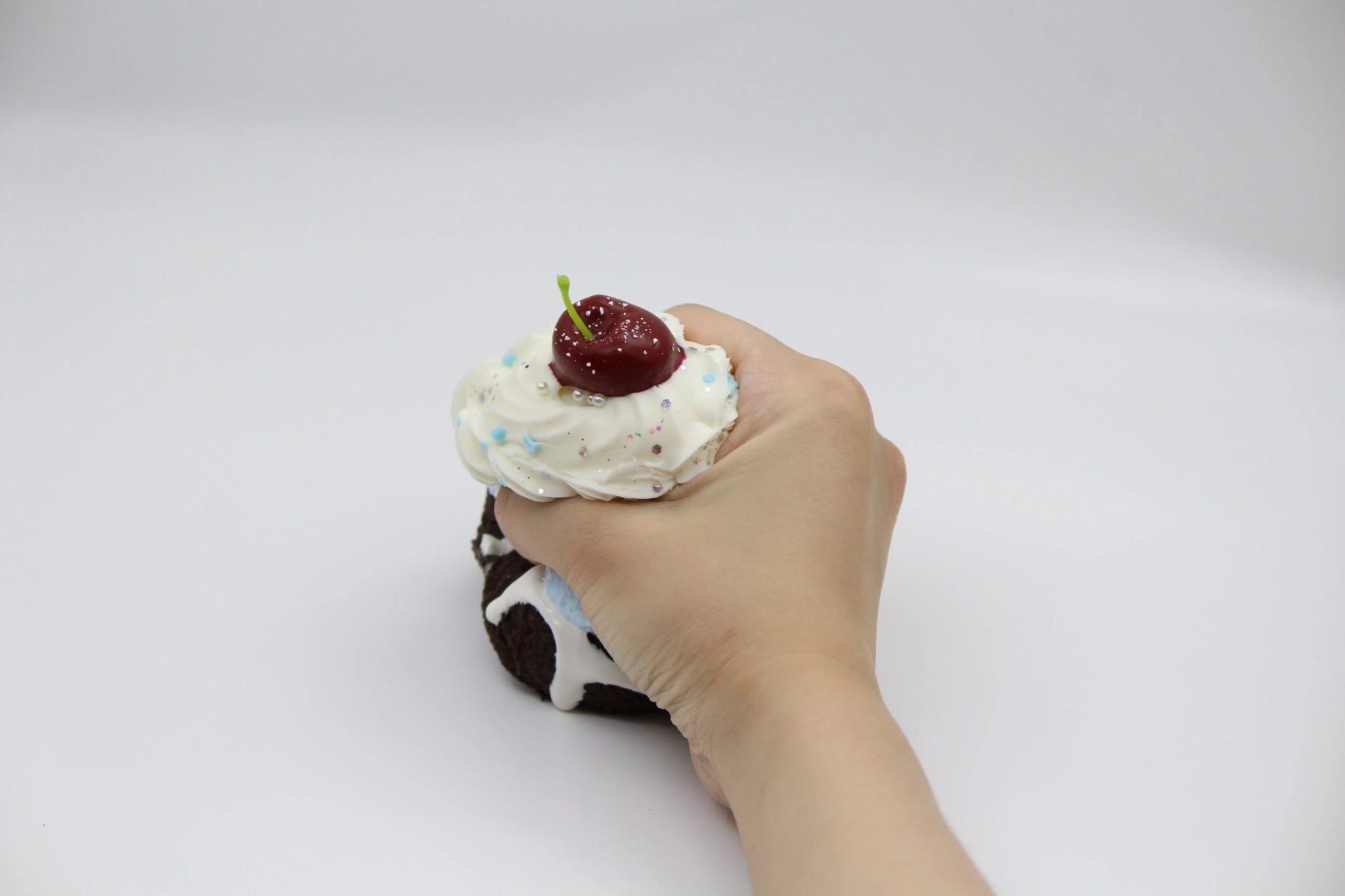 Sea Salt Cherry Cake - squishy - Yumi Squishy