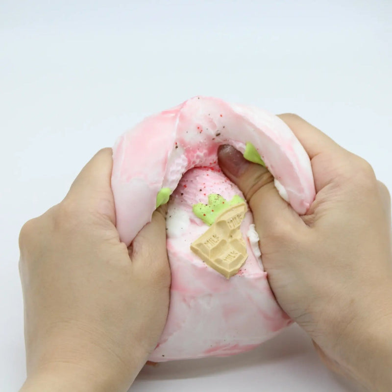 Soft Berry Frost Cake - squishy - Yumi Squishy