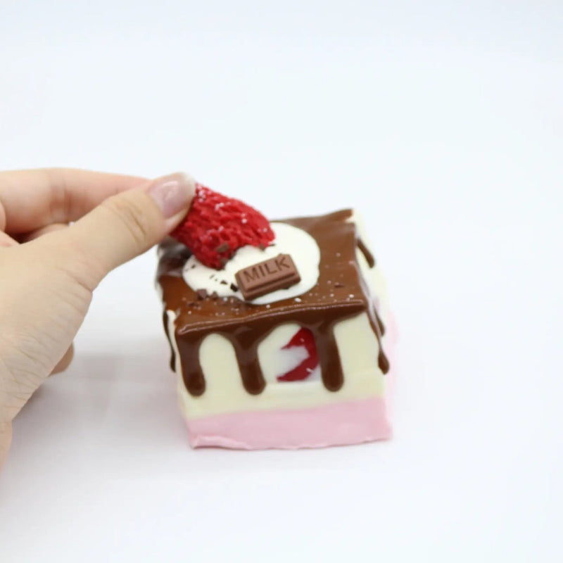 Strawberry Petite - squishy - Yumi Squishy