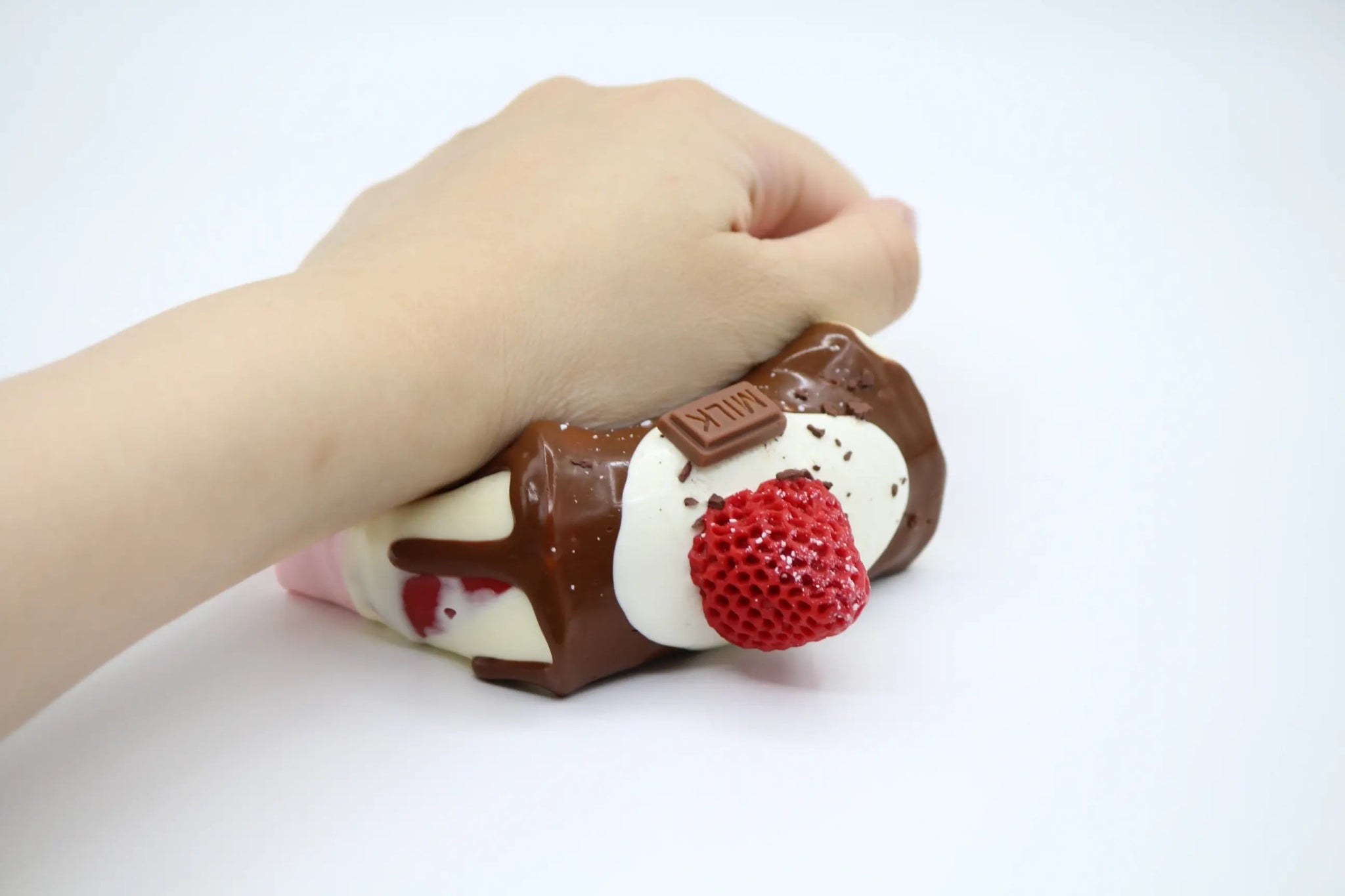 Strawberry Petite - squishy - Yumi Squishy
