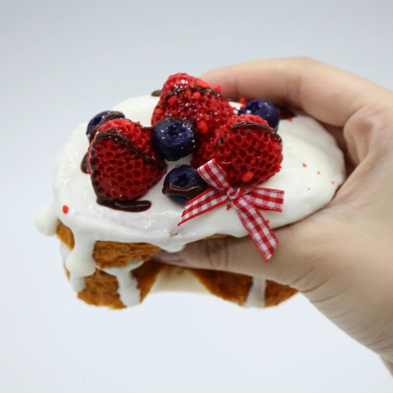 Toasted Strawberry Cake - squishy - Yumi Squishy