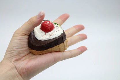 Brown Sugar Glaze Cake - squishy - Yumi Squishy