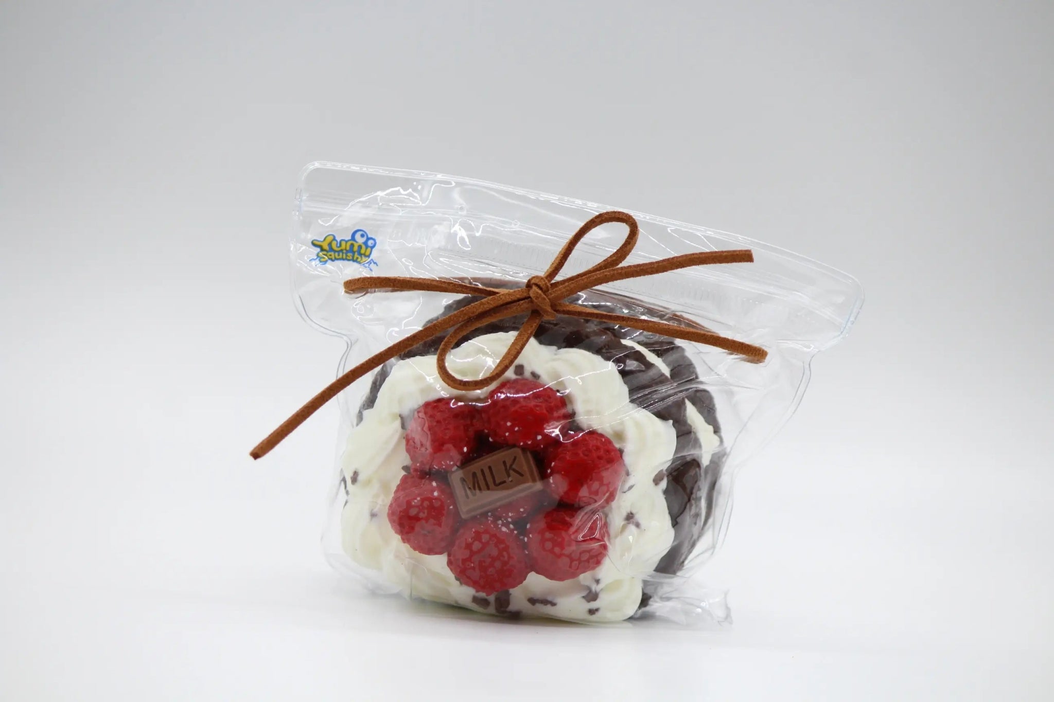 Choco Berry Cake - squishy - Yumi Squishy