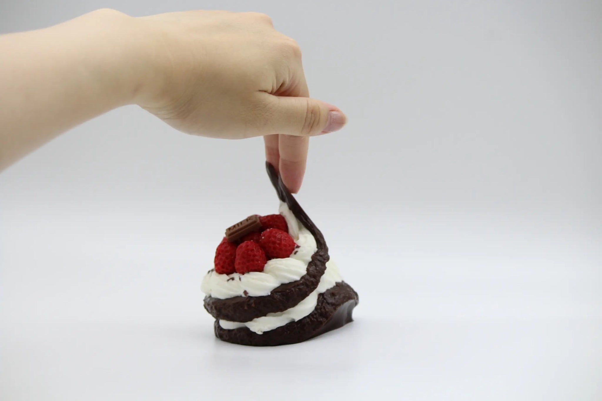 Choco Berry Cake - squishy - Yumi Squishy
