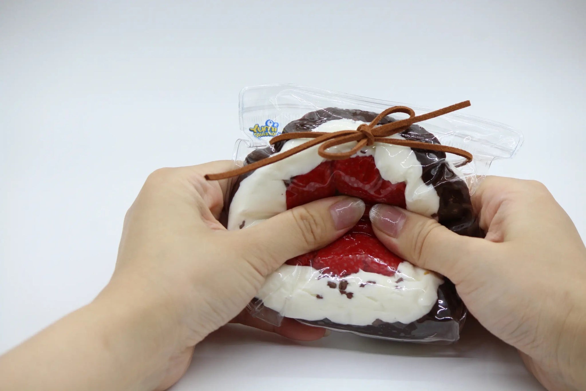 Choco Berry Cake - squishy - Yumi Squishy