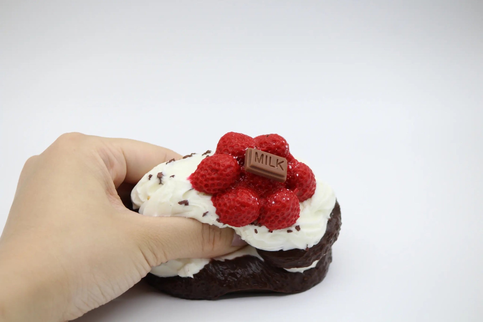 Choco Berry Cake - squishy - Yumi Squishy