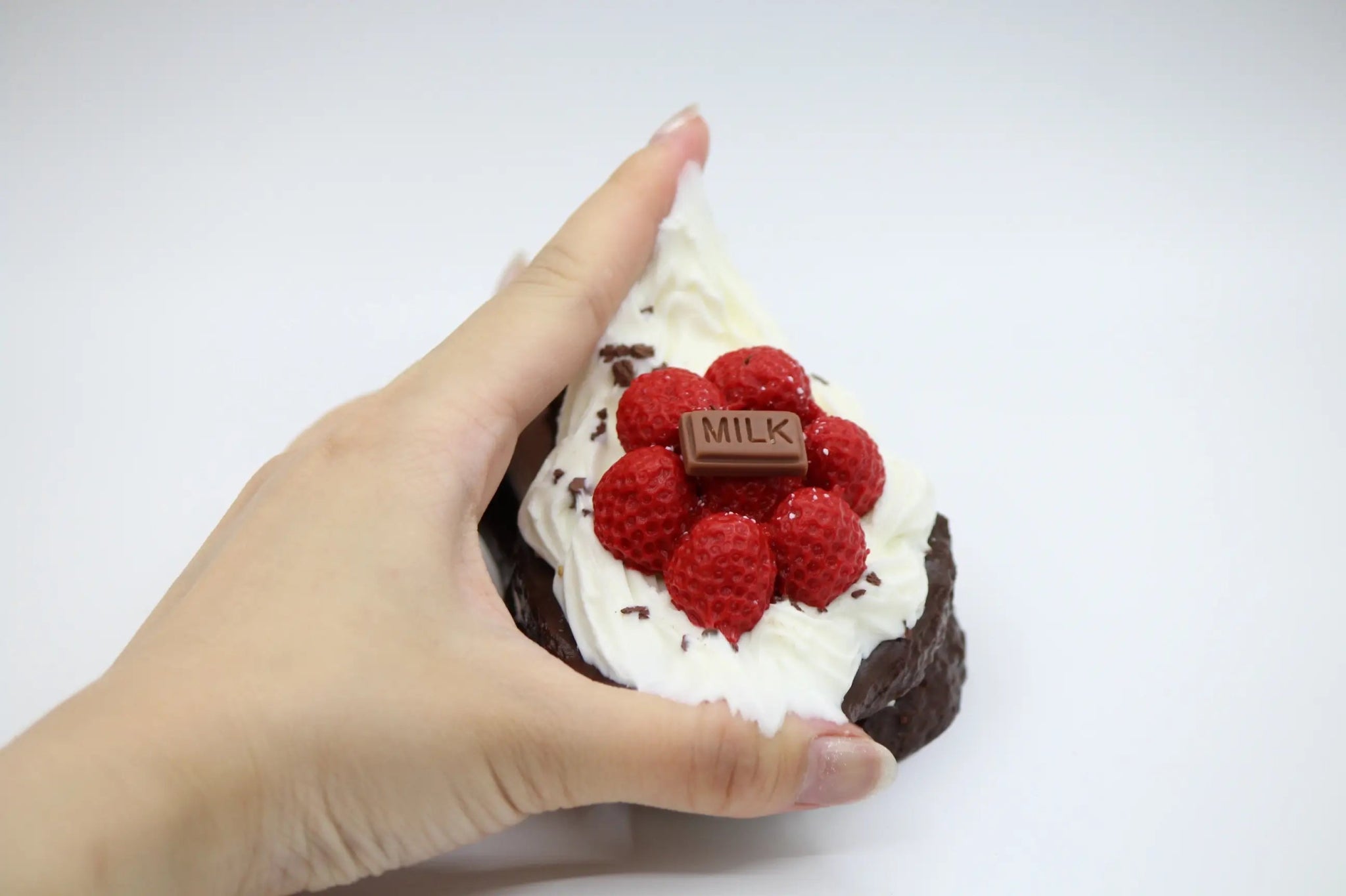 Choco Berry Cake - squishy - Yumi Squishy