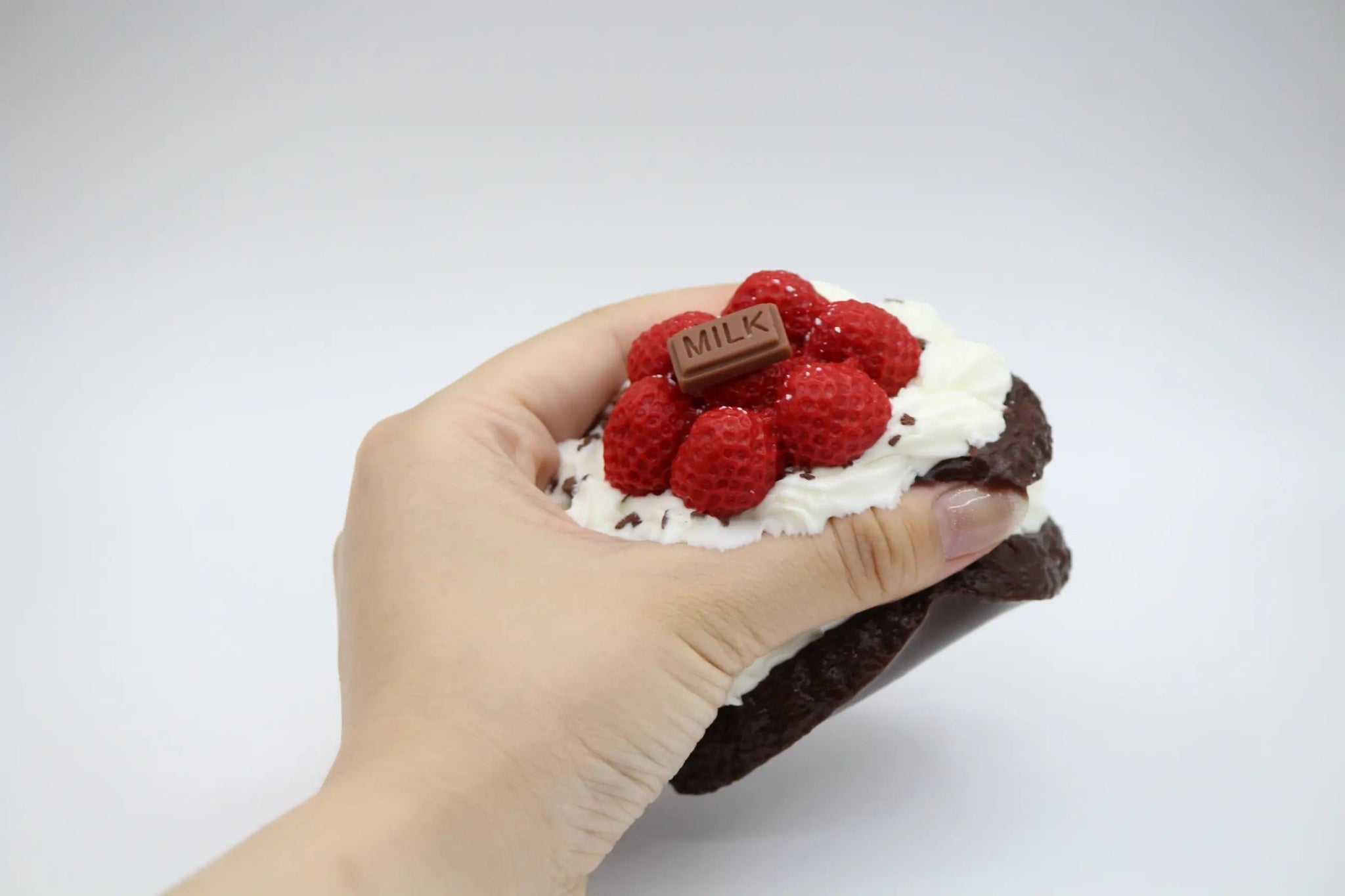 Choco Berry Cake - squishy - Yumi Squishy