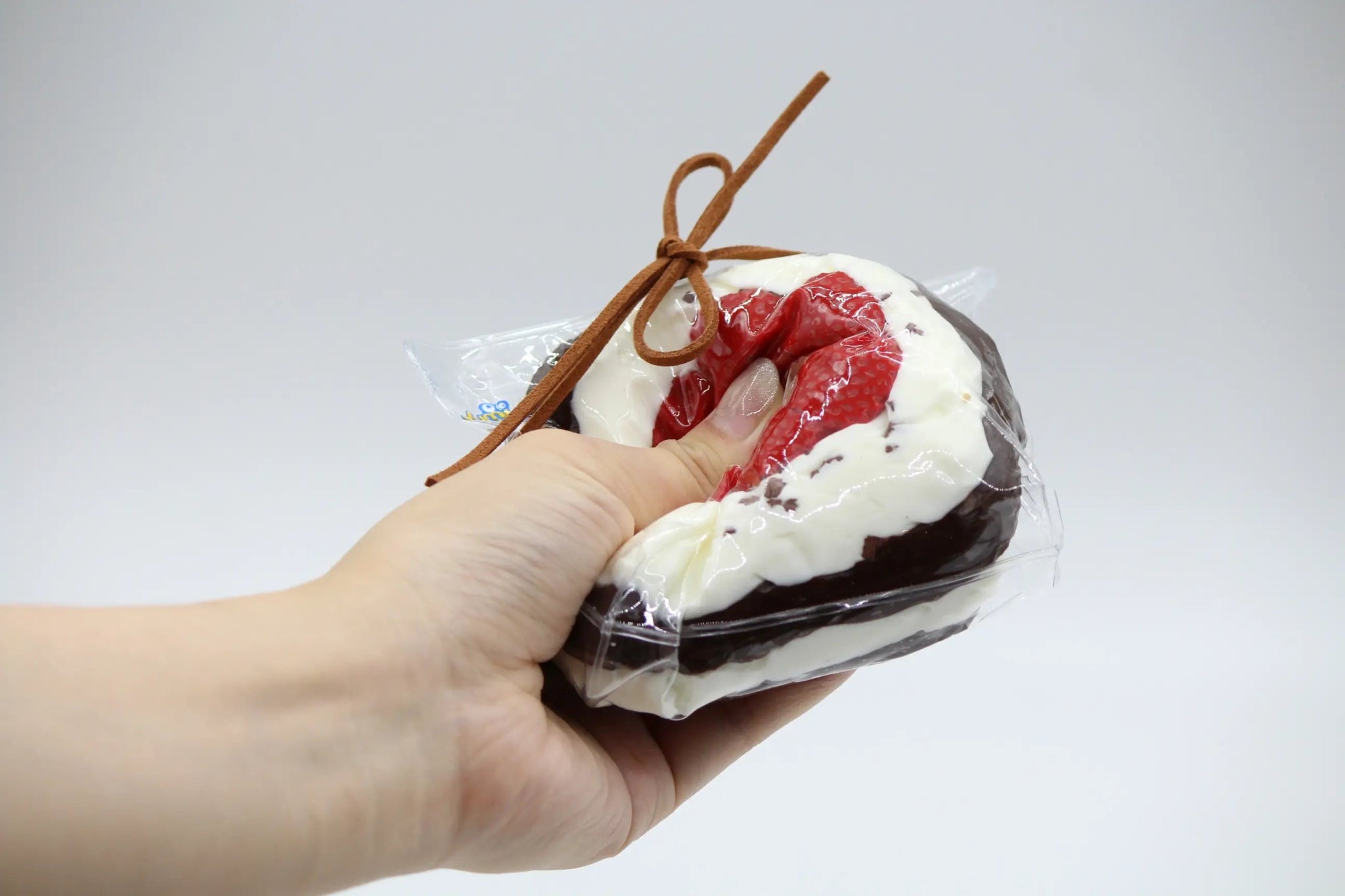 Choco Berry Cake - squishy - Yumi Squishy