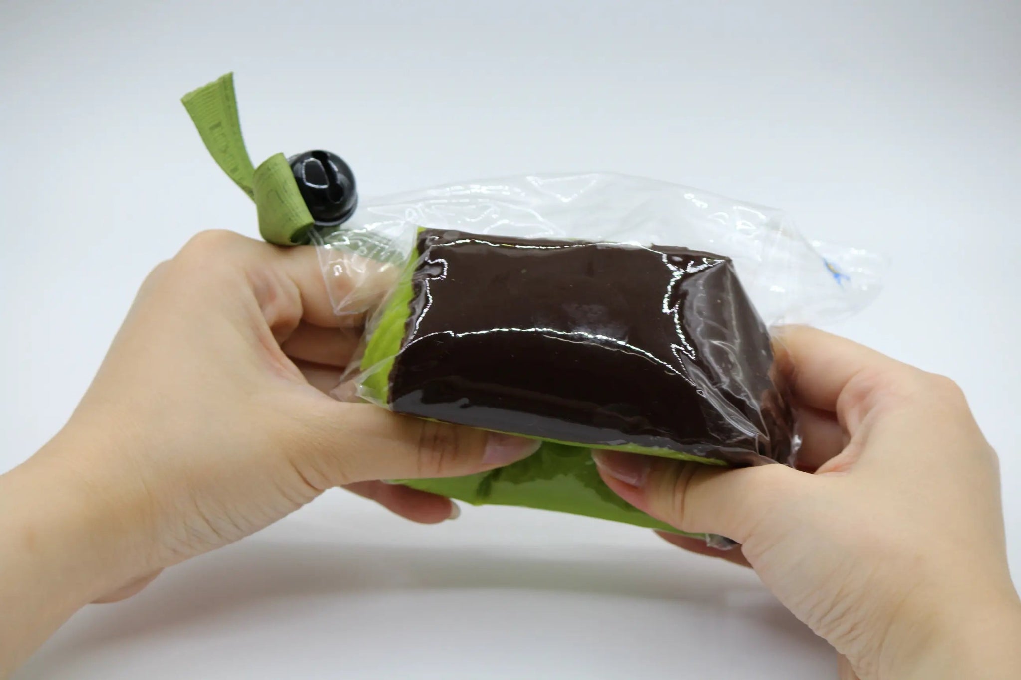 Choco Matcha Sponge Cake - squishy - Yumi Squishy