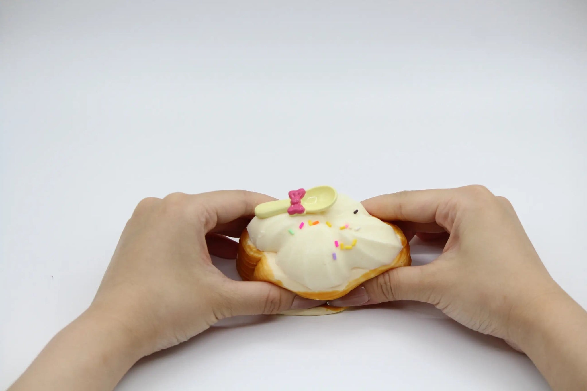 Cream Puff Pastry Cake - squishy - Yumi Squishy