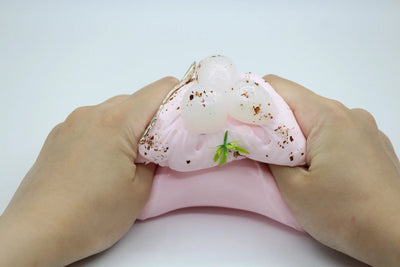 Rose Cream Round Cake - Yumi Squishy