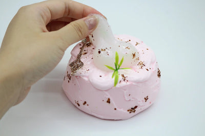 Rose Cream Round Cake - Yumi Squishy