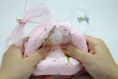 Rose Cream Round Cake - Yumi Squishy
