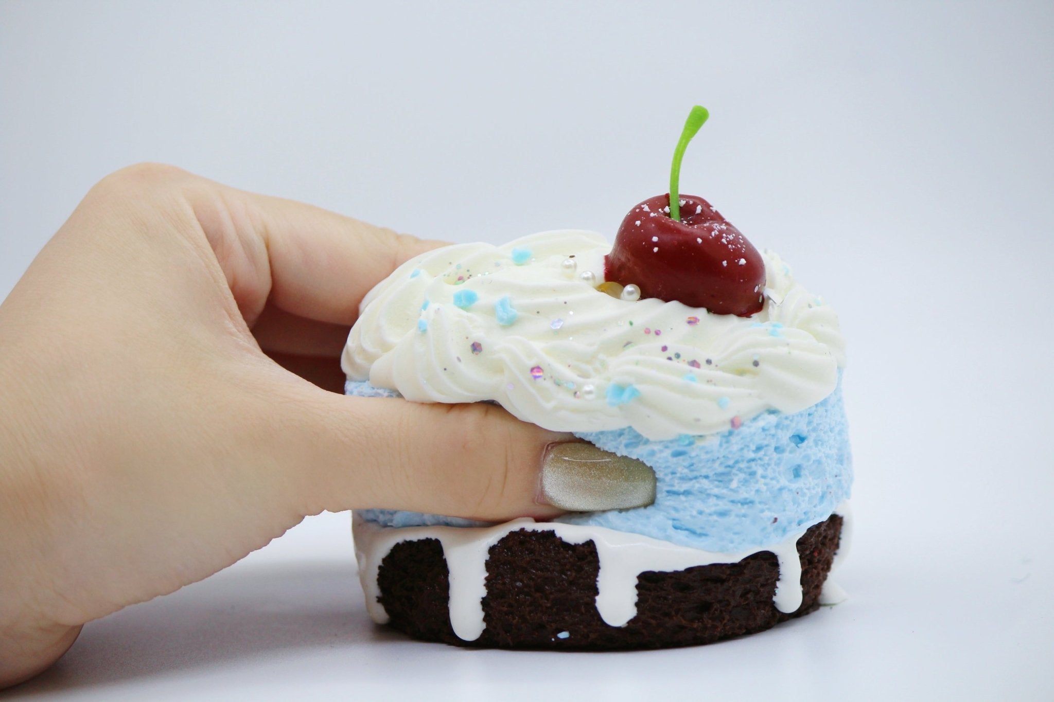 Sea Salt Cherry Cake - squishy - Yumi Squishy