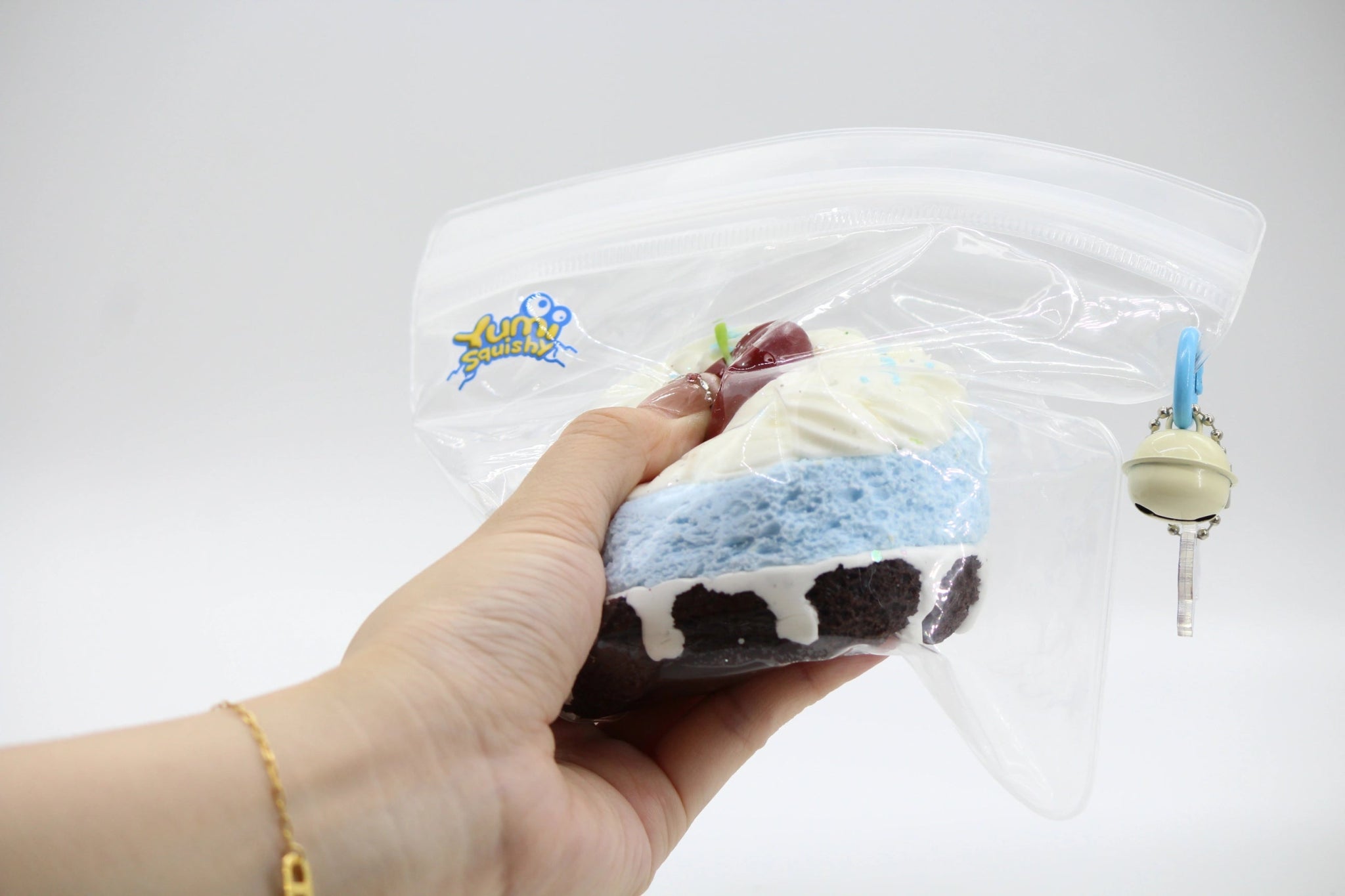 Sea Salt Cherry Cake - squishy - Yumi Squishy