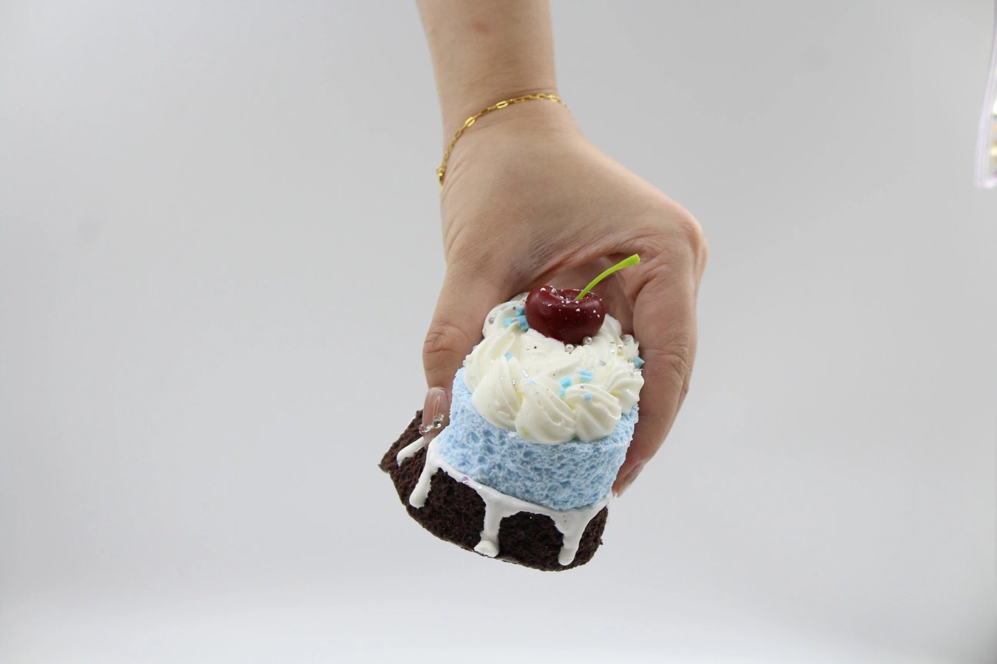 Sea Salt Cherry Cake - squishy - Yumi Squishy