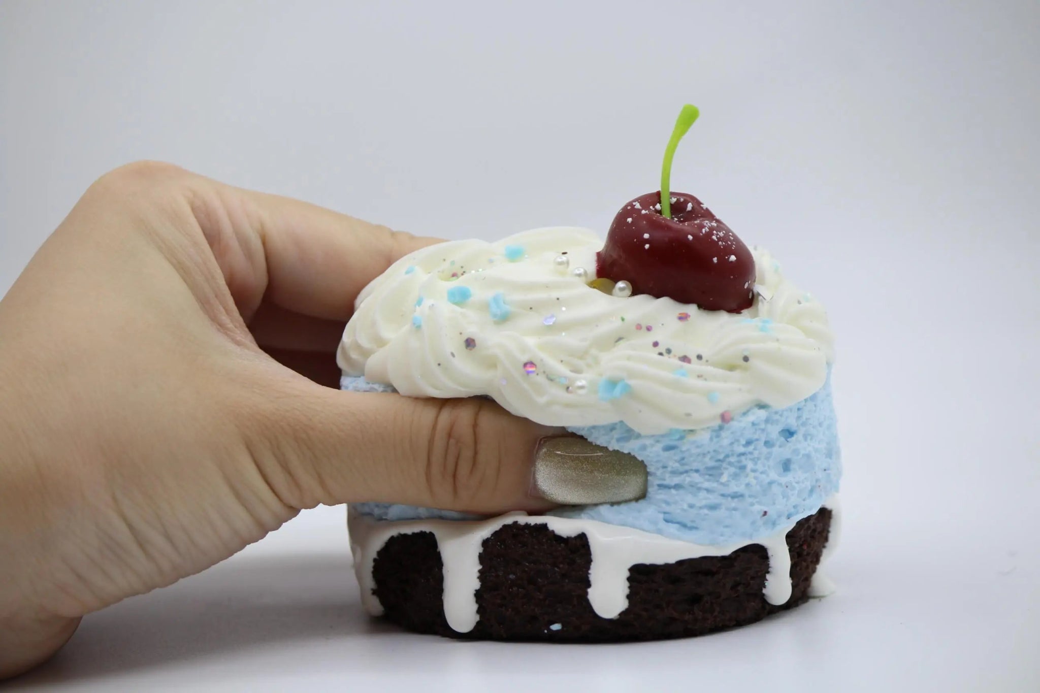 Sea Salt Cherry Cake - squishy - Yumi Squishy