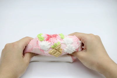 Soft Berry Frost Cake - Yumi Squishy