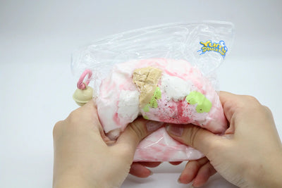 Soft Berry Frost Cake - Yumi Squishy