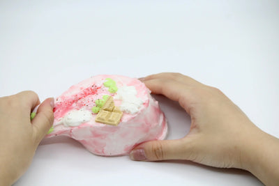 Soft Berry Frost Cake - Yumi Squishy