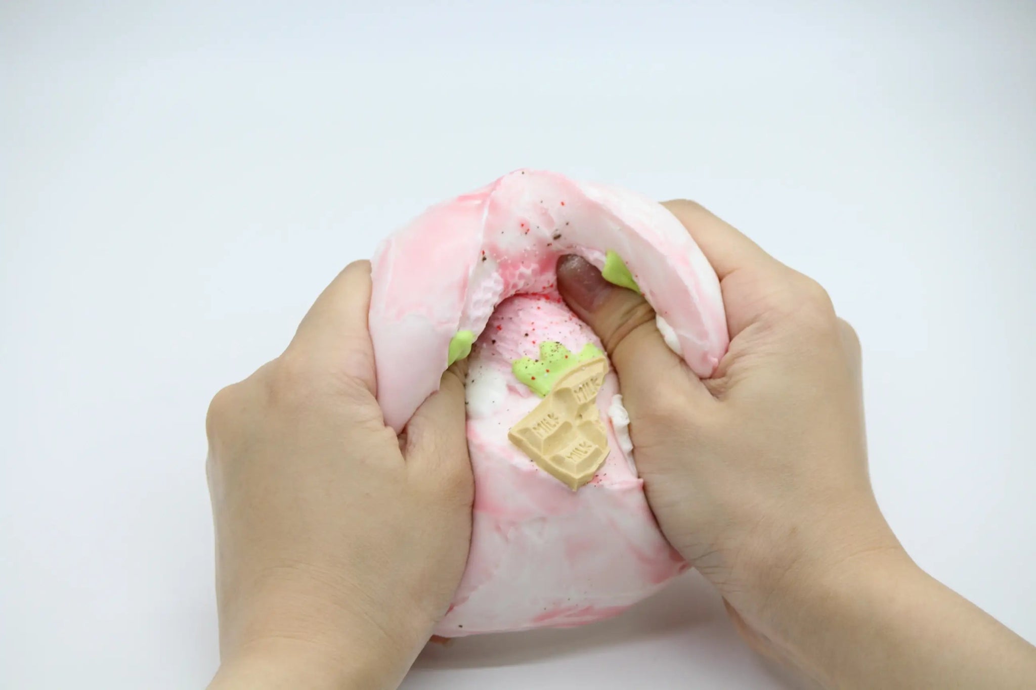 Soft Berry Frost Cake - squishy - Yumi Squishy
