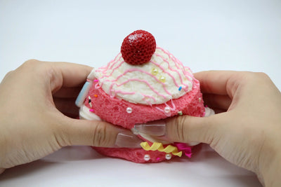 Strawberry Cream Layer Cake - squishy - Yumi Squishy