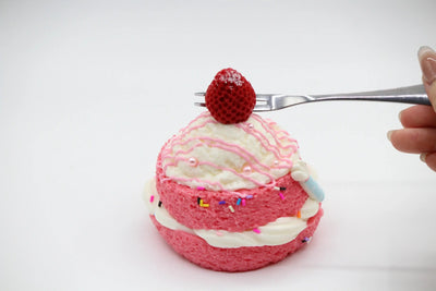 Strawberry Cream Layer Cake - squishy - Yumi Squishy