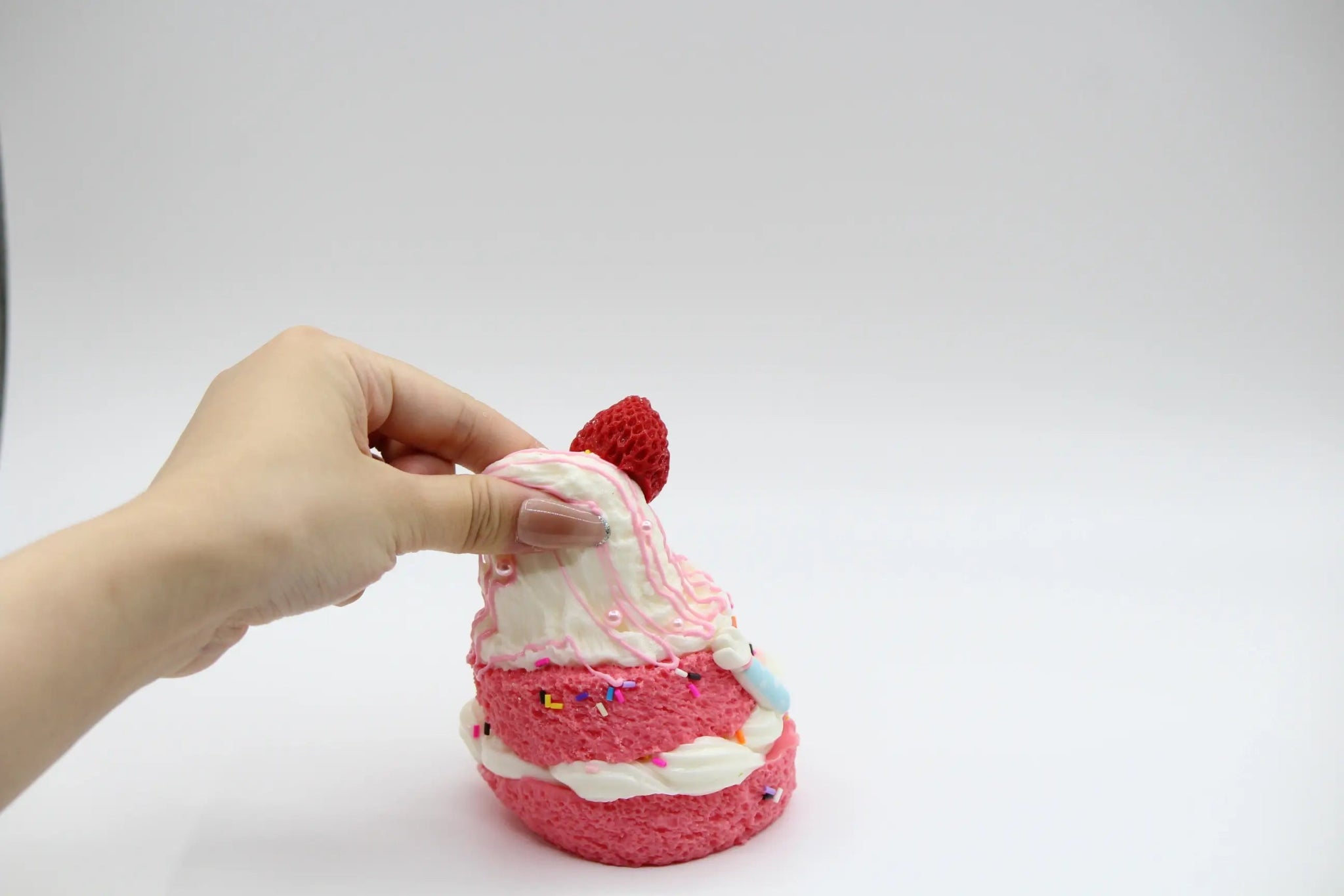Strawberry Cream Layer Cake - squishy - Yumi Squishy