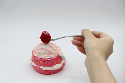 Strawberry Cream Layer Cake - squishy - Yumi Squishy