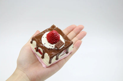 Strawberry Petite - squishy - Yumi Squishy