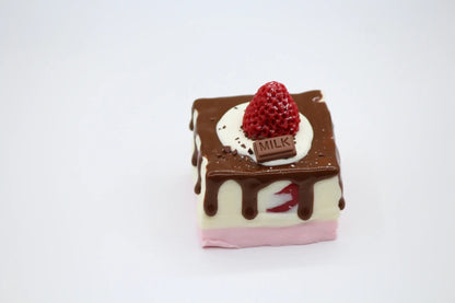 Strawberry Petite - squishy - Yumi Squishy