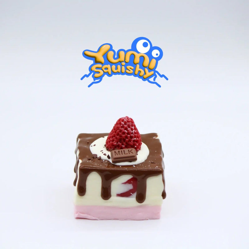 Strawberry Petite - squishy - Yumi Squishy