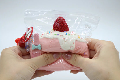 Strawberry Pie Cake - squishy - Yumi Squishy