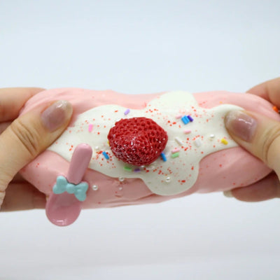Strawberry Pie Cake - Yumi Squishy