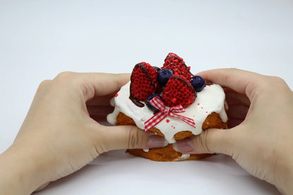Toasted Strawberry Cake - squishy - Yumi Squishy
